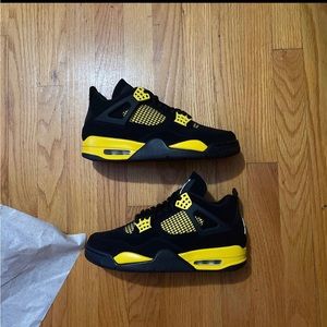 Jordan 4 Thunder